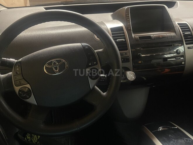 Toyota Prius-5