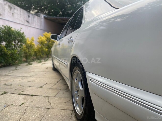 Mercedes E 240-12