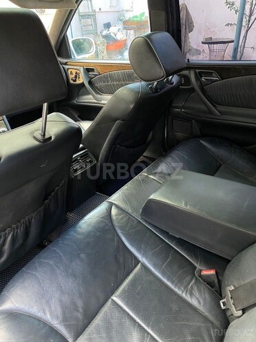 Mercedes E 240-8