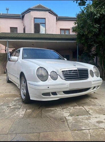 Mercedes E 240-1