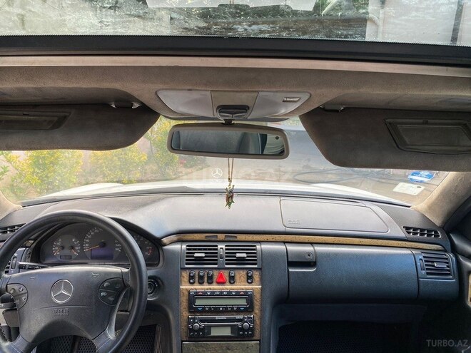 Mercedes E 240-7
