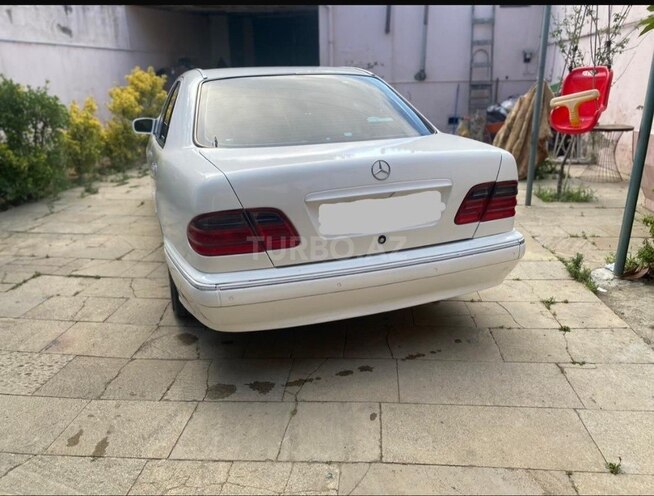 Mercedes E 240-3