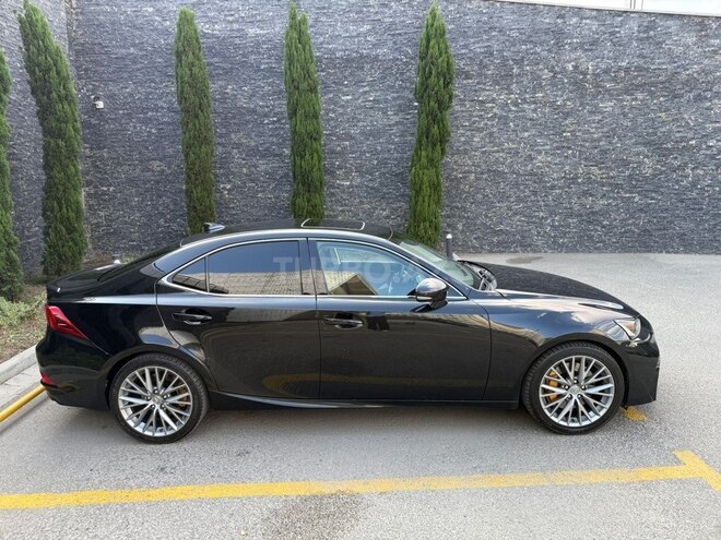 Lexus IS 200t-5