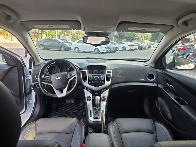Chevrolet Cruze-12