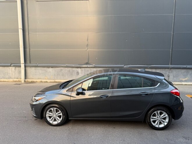 Chevrolet Cruze-12