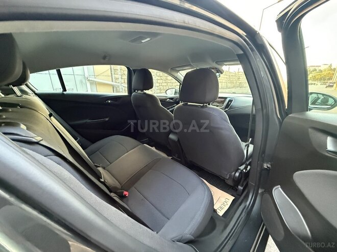 Chevrolet Cruze-9