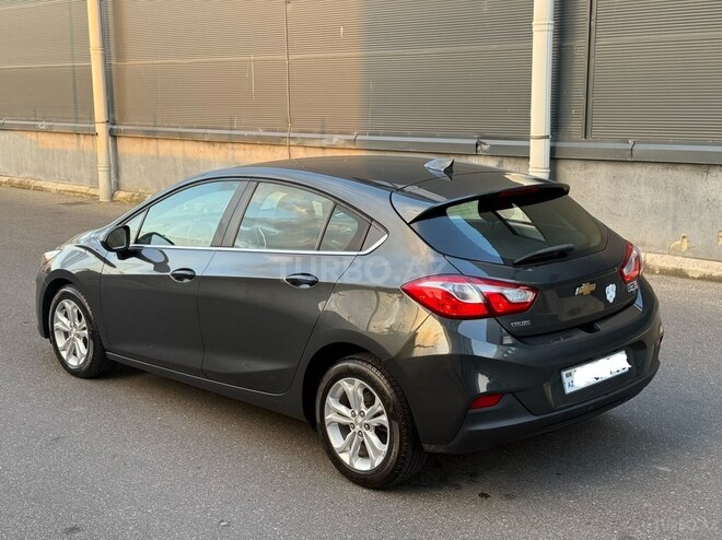 Chevrolet Cruze-19