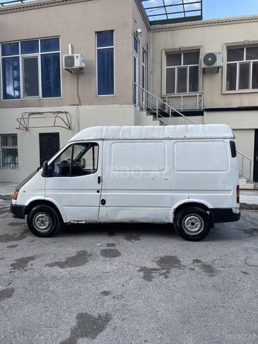 Ford Transit-5
