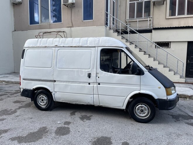 Ford Transit-4