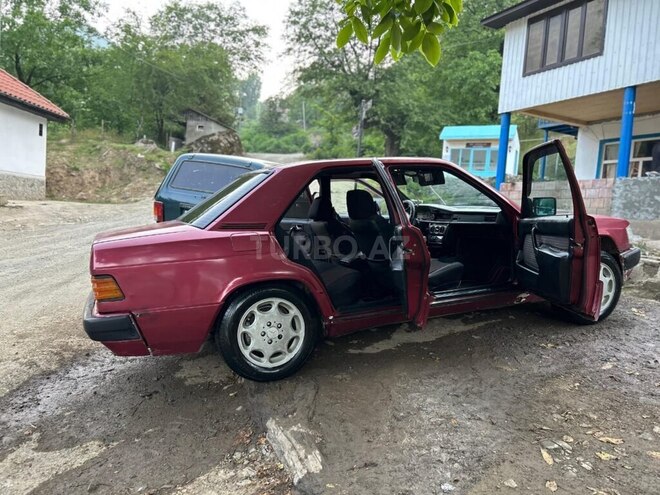 Mercedes 190-4