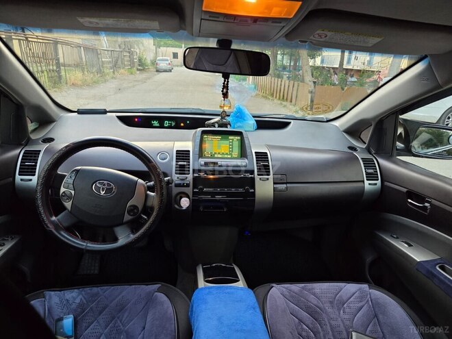 Toyota Prius-8