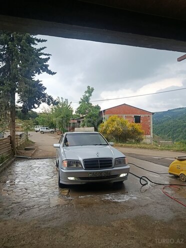 Mercedes C 200-1