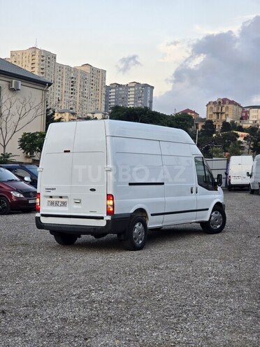 Ford Transit-9