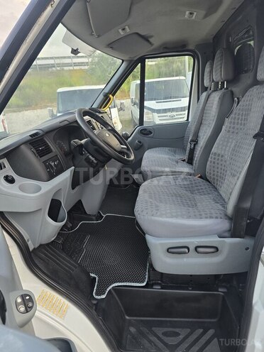 Ford Transit-10