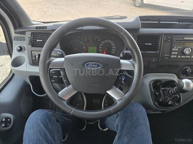 Ford Transit-12