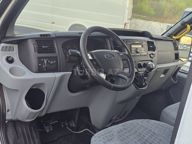 Ford Transit-11