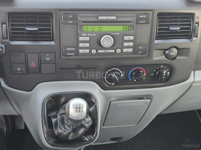 Ford Transit-14