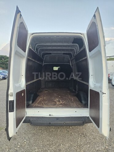 Ford Transit-17