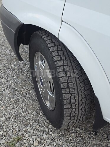 Ford Transit-21
