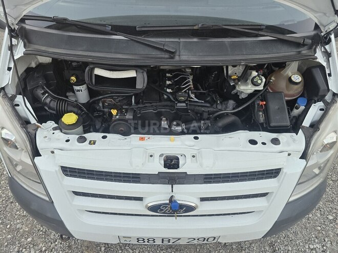 Ford Transit-19