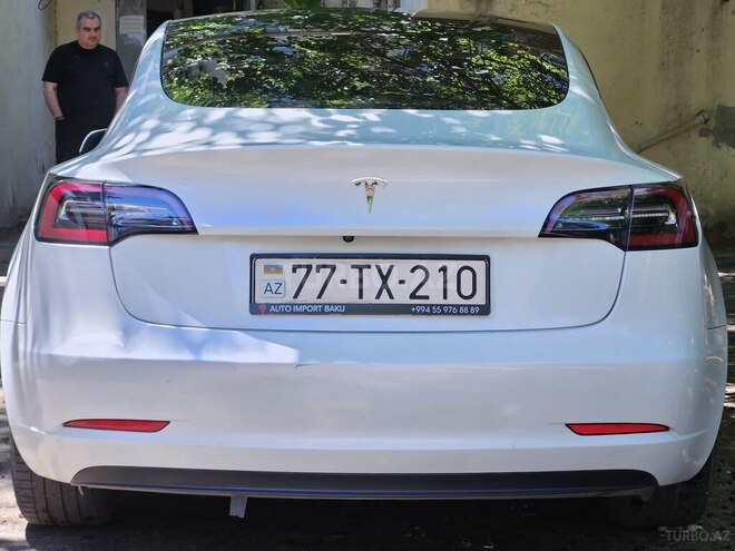 Tesla Model 3-6