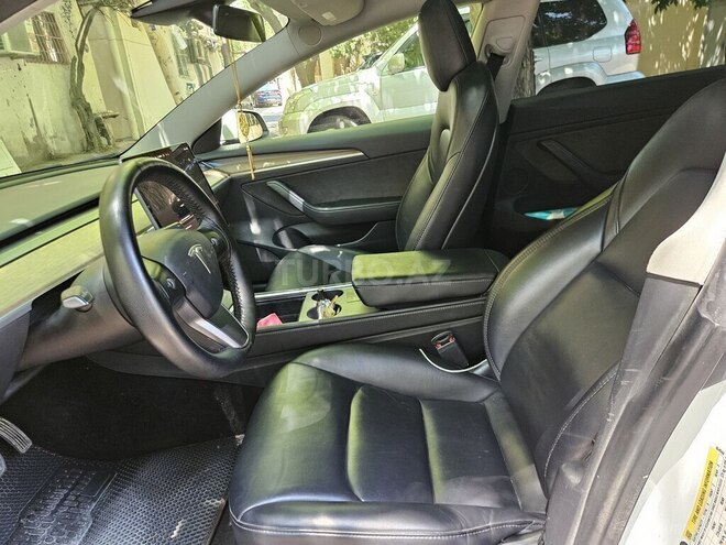 Tesla Model 3-8