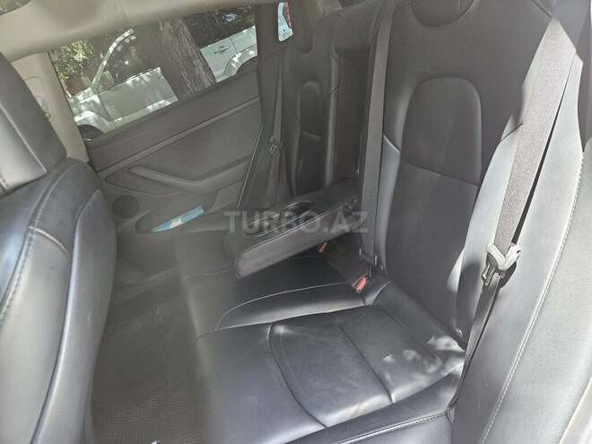 Tesla Model 3-9