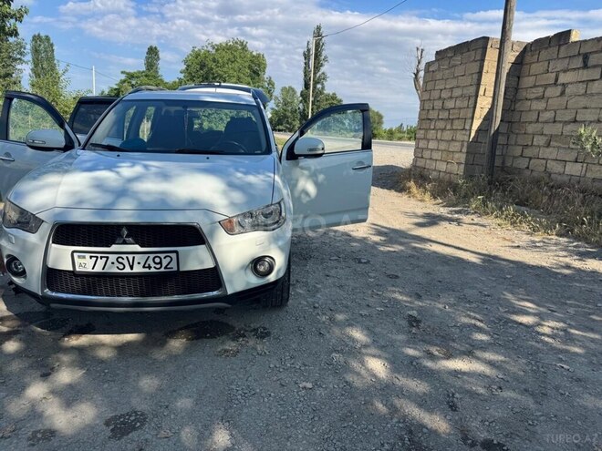 Mitsubishi Outlander-2
