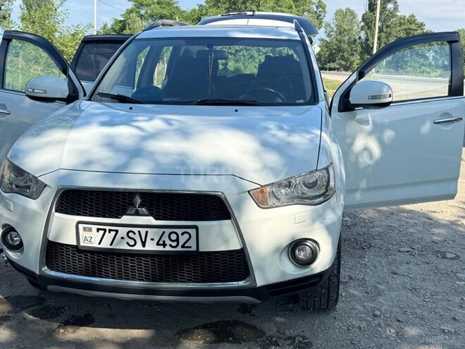 Mitsubishi Outlander-1