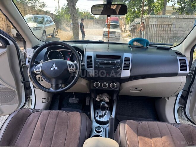 Mitsubishi Outlander-8