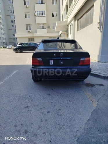 BMW 320-7
