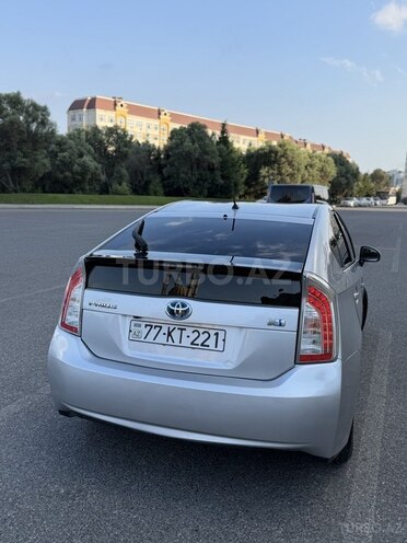 Toyota Prius-4
