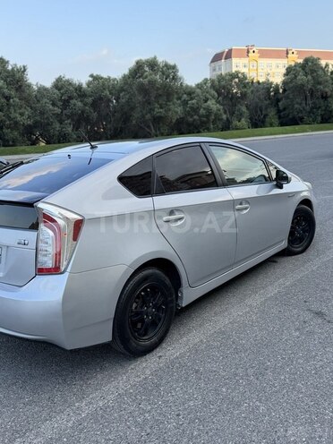 Toyota Prius-5