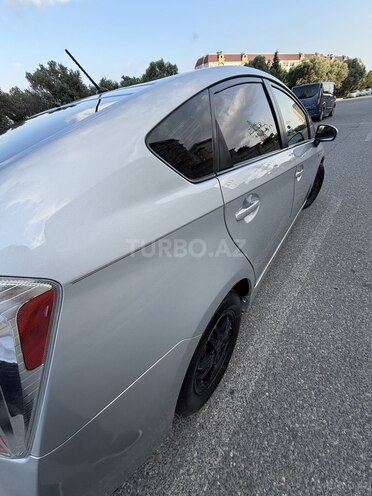 Toyota Prius-8