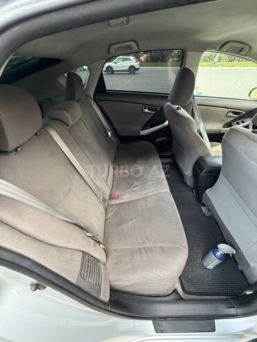 Toyota Prius-7