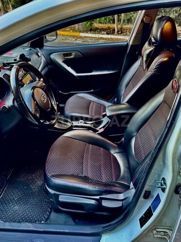 Kia Cerato-12