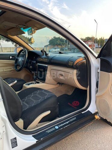 Volkswagen Passat-11