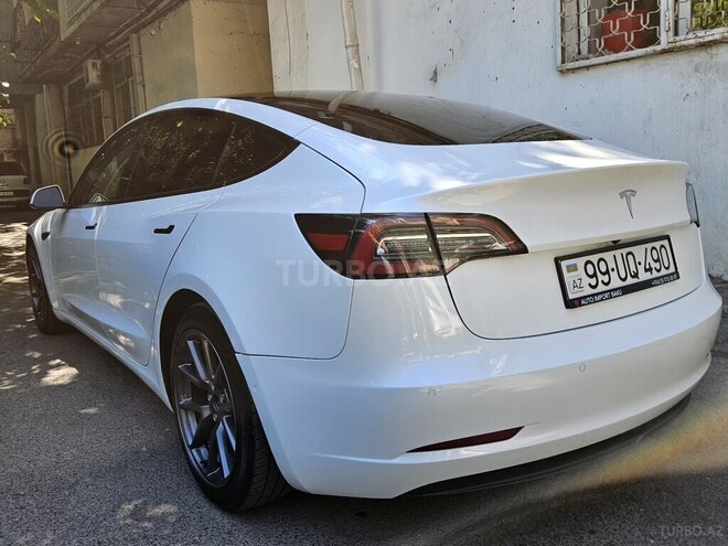 Tesla Model 3-4