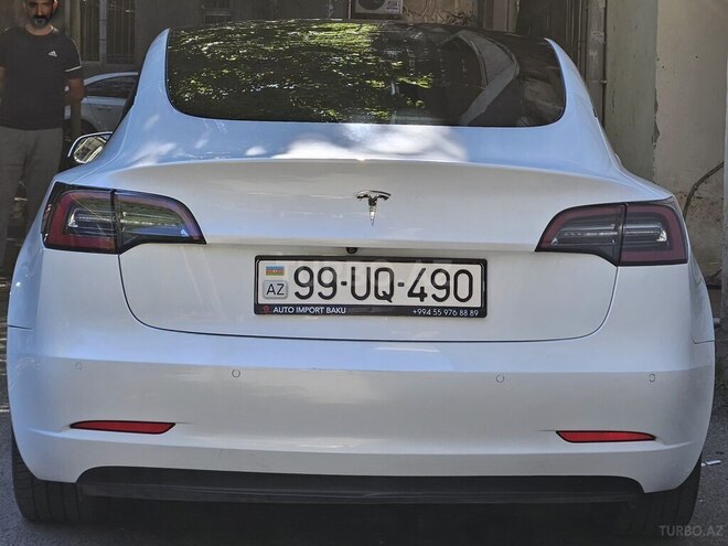 Tesla Model 3-6