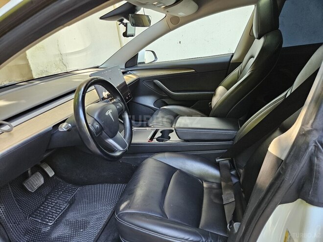 Tesla Model 3-7