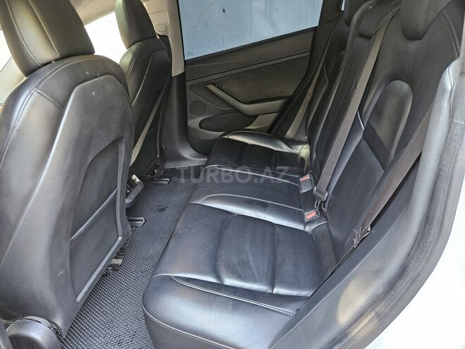 Tesla Model 3-8