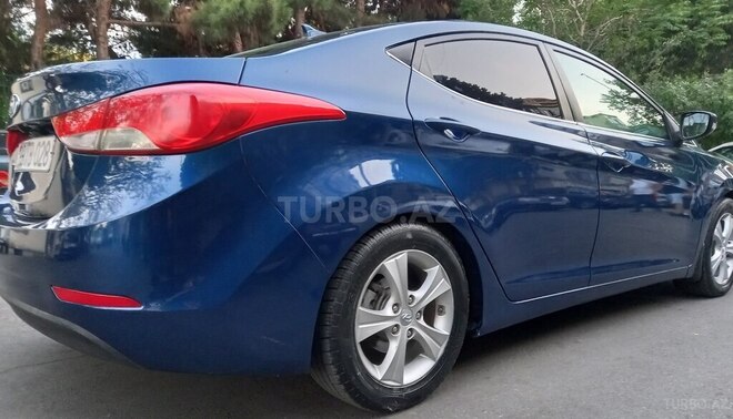 Hyundai Elantra-3