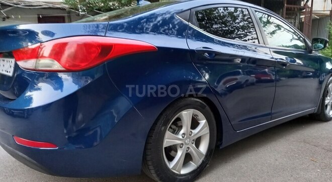 Hyundai Elantra-10