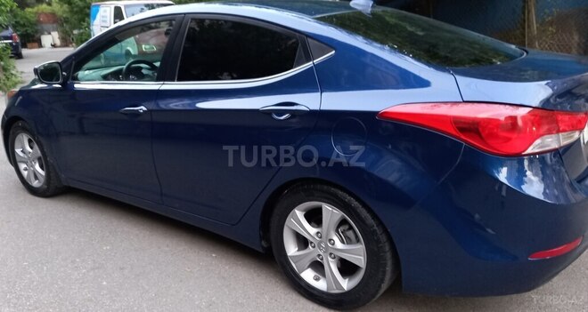 Hyundai Elantra-11