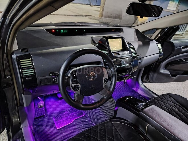 Toyota Prius-8