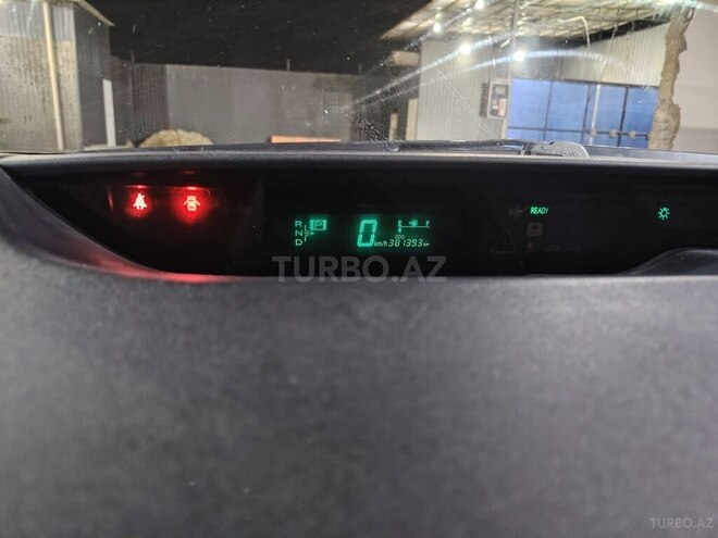 Toyota Prius-11