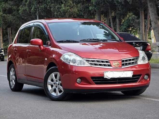 Nissan Tiida-4