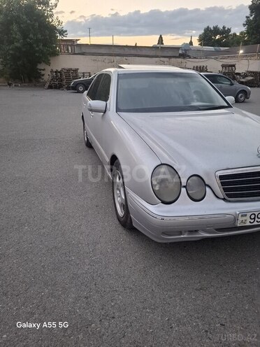 Mercedes E 220-4