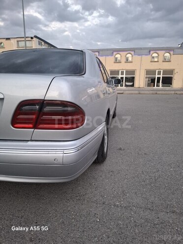 Mercedes E 220-5