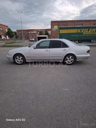 Mercedes E 220-8